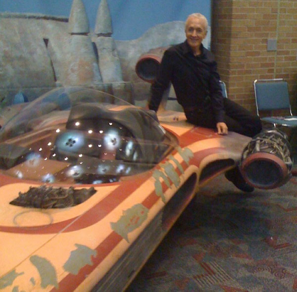 Anthony Daniels with the Landspeeder