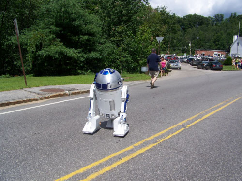 R2-D2 Belmont Old Home Day Parade