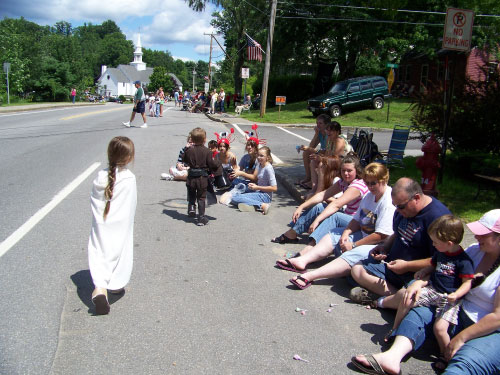 R2-D2 Belmont Old Home Day Parade