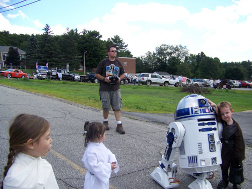 R2-D2 Belmont Old Home Day Parade