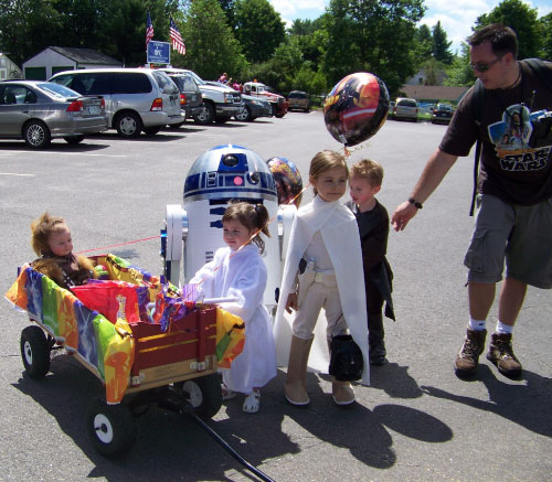 R2-D2 Belmont Old Home Day Parade