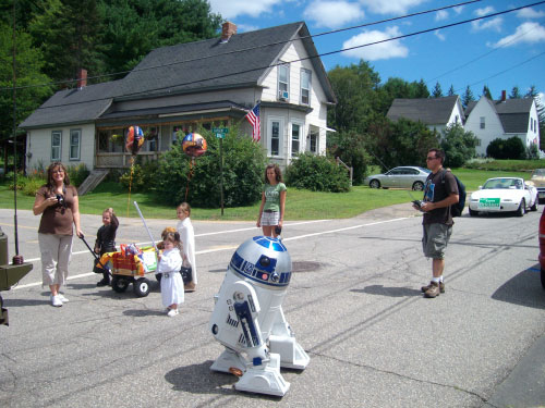 R2-D2 Belmont Old Home Day Parade