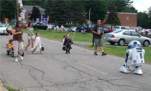 R2-D2 Belmont Old Home Day Parade