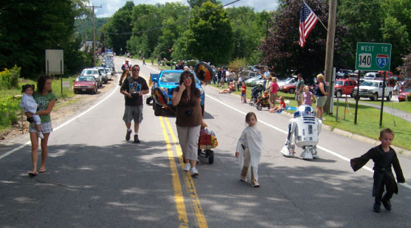R2-D2 Belmont Old Home Day Parade