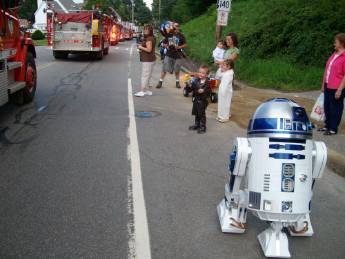 R2-D2 Belmont Old Home Day Parade