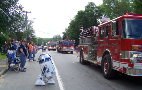 R2-D2 Belmont Old Home Day Parade