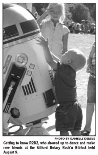 R2-D2 at Ribfest in Newspaper