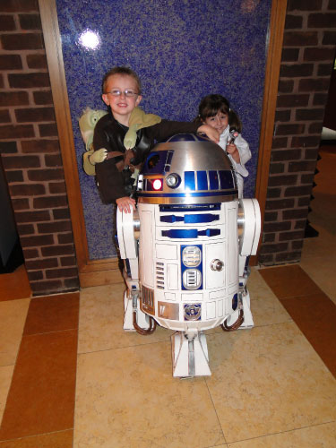 R2-D2 Shore Leave 32 2010