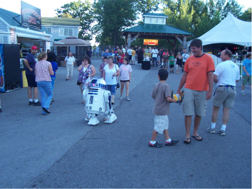 R2-D2 Weird Al Concert