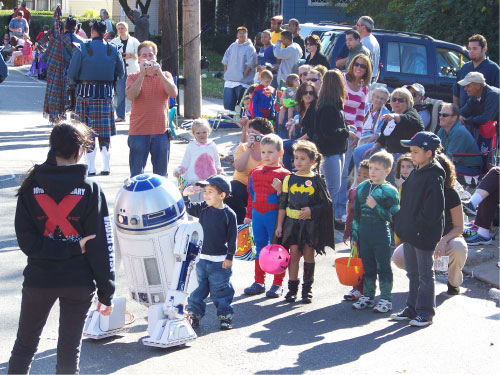 R2-D2 Woburn Halloween Parade