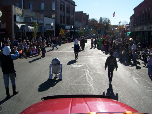 R2-D2 Woburn Halloween Parade