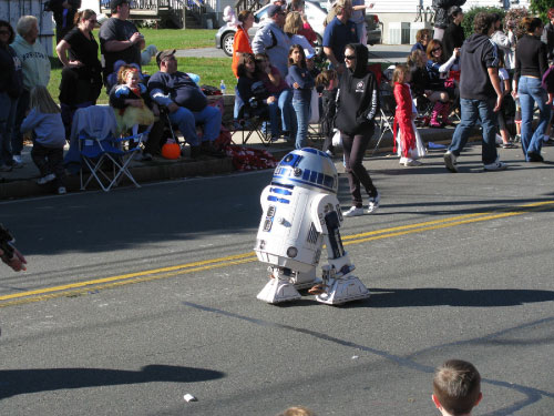 R2-D2 Woburn Halloween Parade